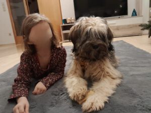Kind mit Hund
