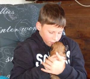 Junge mit Hund